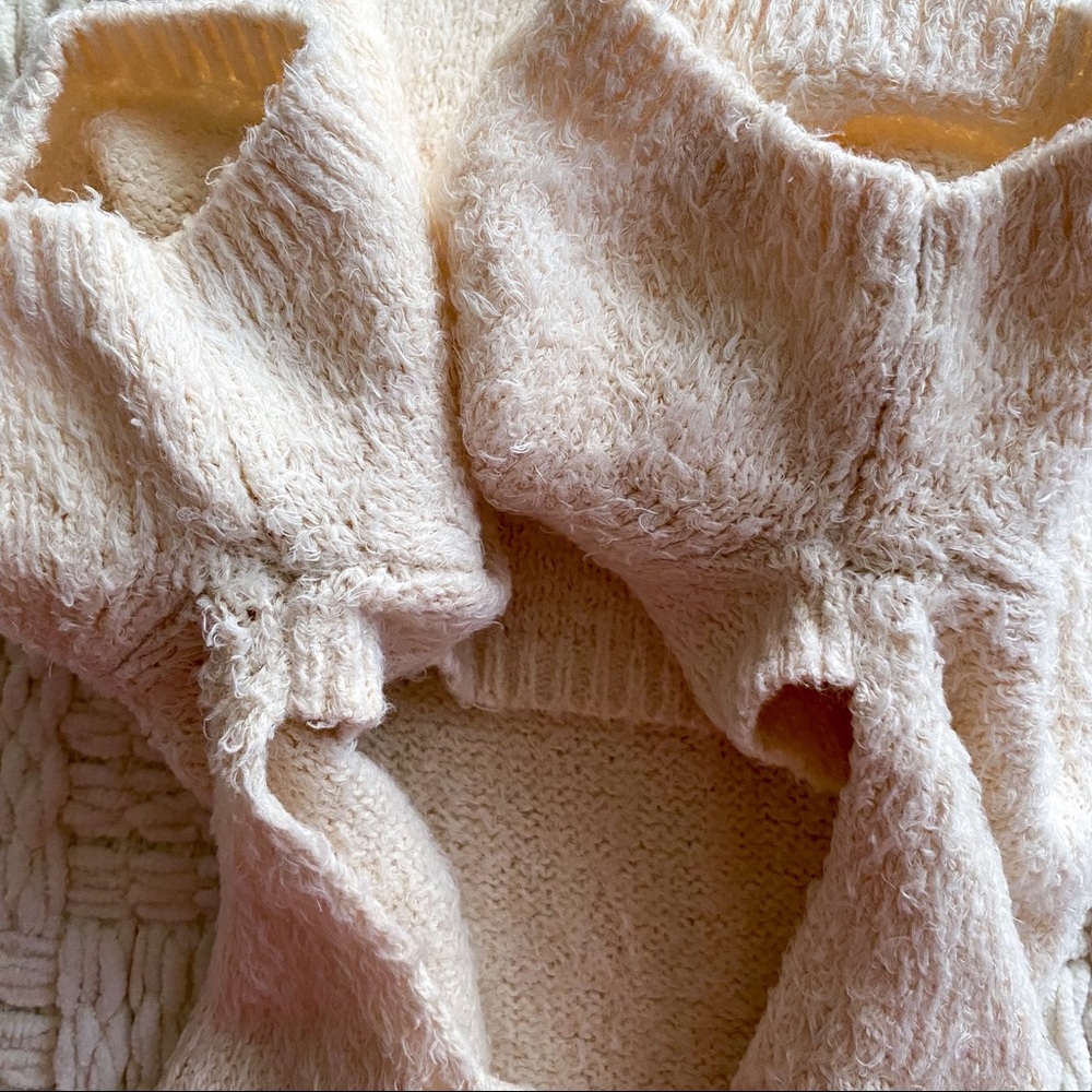 SOLD ON CURTSY - Picture 4 of 9